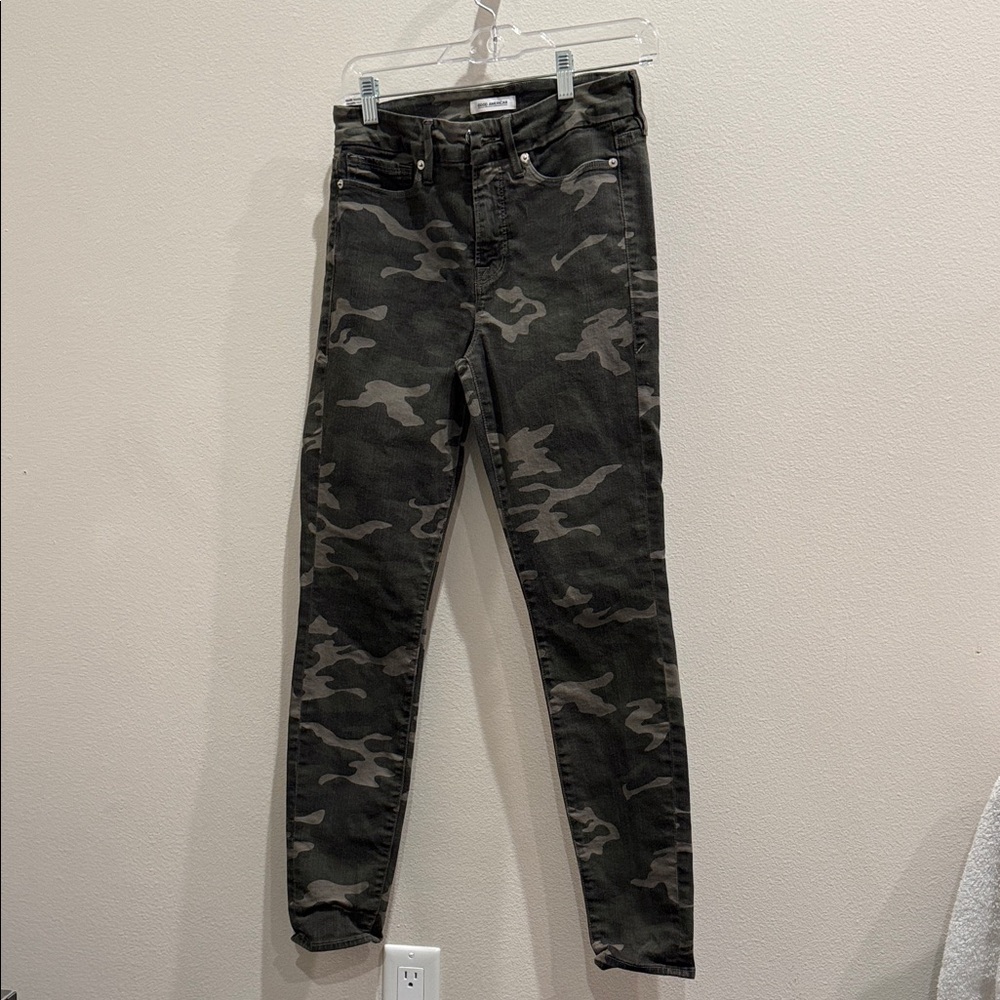 Good American Camouflage Jeans